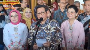 wisuda-pramono-wisuda-ribuan-lansia.jpg