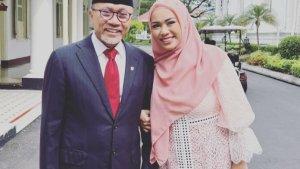 zita-anjani-putri-dari-zulkifli-hasan-turut-menghadiri-pelantikan-sang-ayah.jpg
