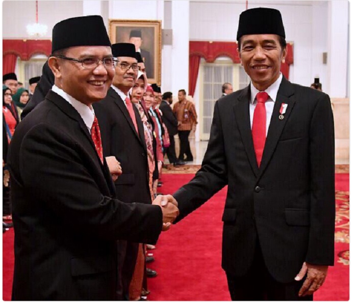 Jokowi Lantik Pejabat Ini, Netizen Ramai-ramai Komentar: Kami Tidak Rela Dana Haji Diinvestasikan