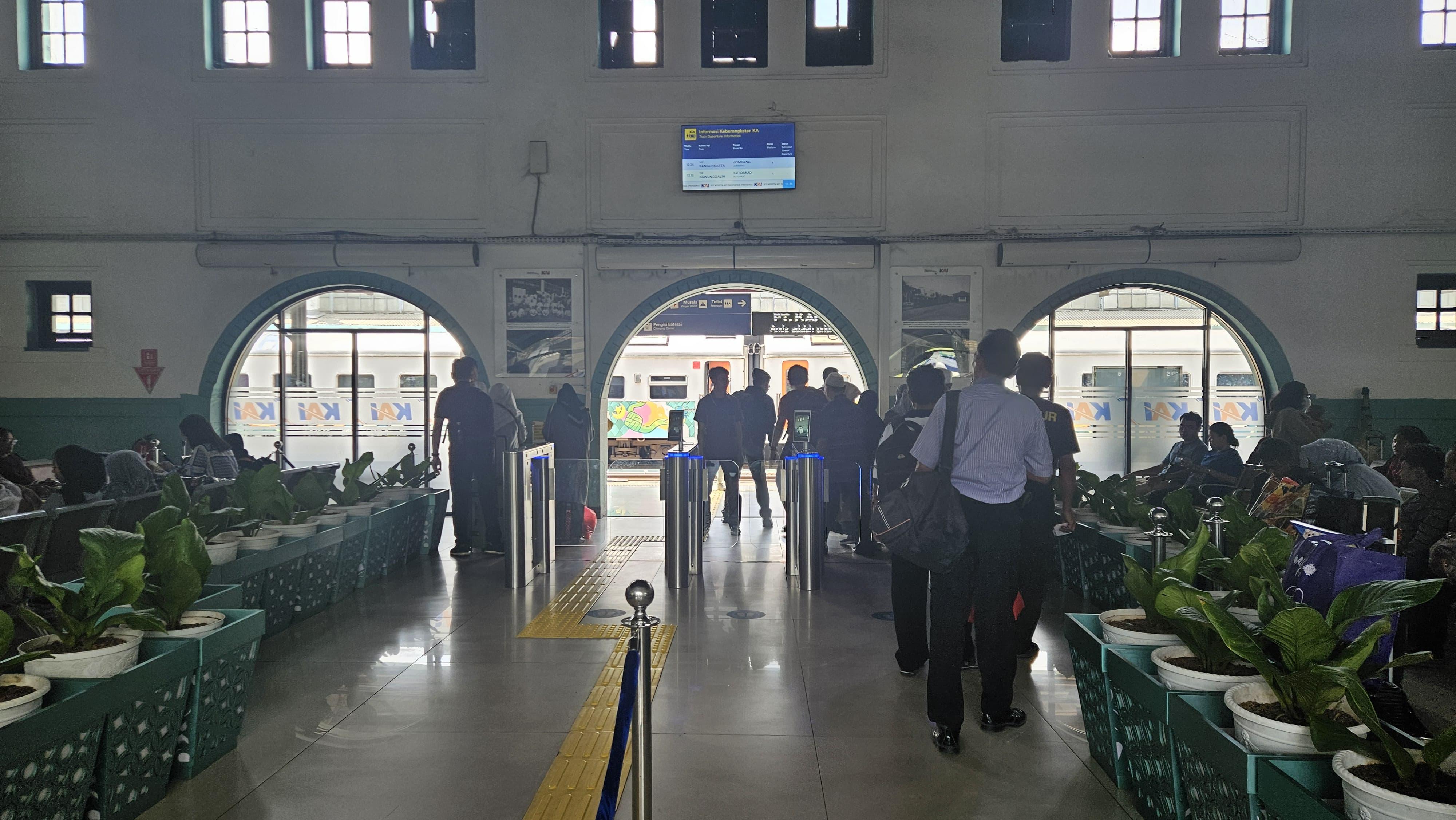 Update Arus Balik: H+7 Lebaran, Arus Penumpang KA di Wilayah KAI Daop 1 Jakarta Mulai Kembali Normal