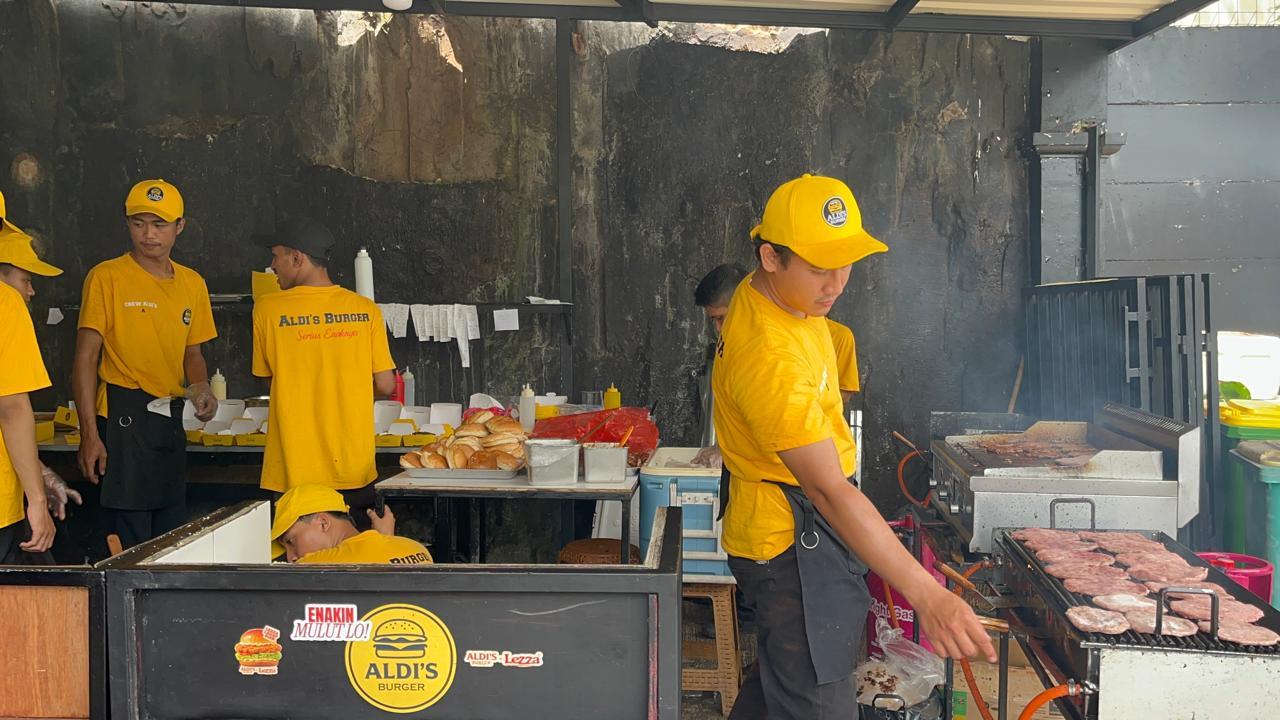 Viral Aldis Burger, Pembeli Rela Antre hingga PO H+4, Kuota Harian Selalu Ludes