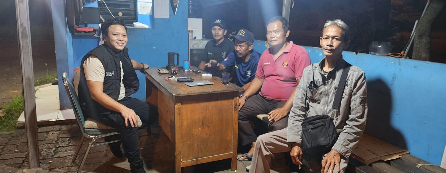 Anggota-Satreskrim-Polresta-Tangerang-sambangi-pos-keamanan-di-pemukiman-warga.jpg