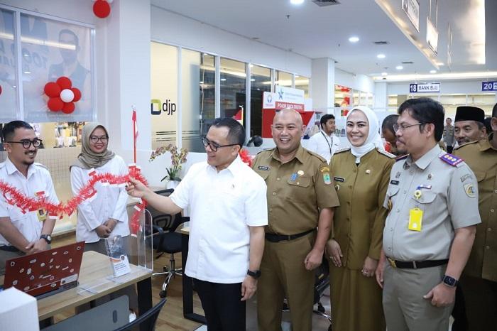 Kunjungi Stand BPN Karawang di Mal Pelayanan Publik, MenpanRB: Ini Pelayanan Publik yang Accessible