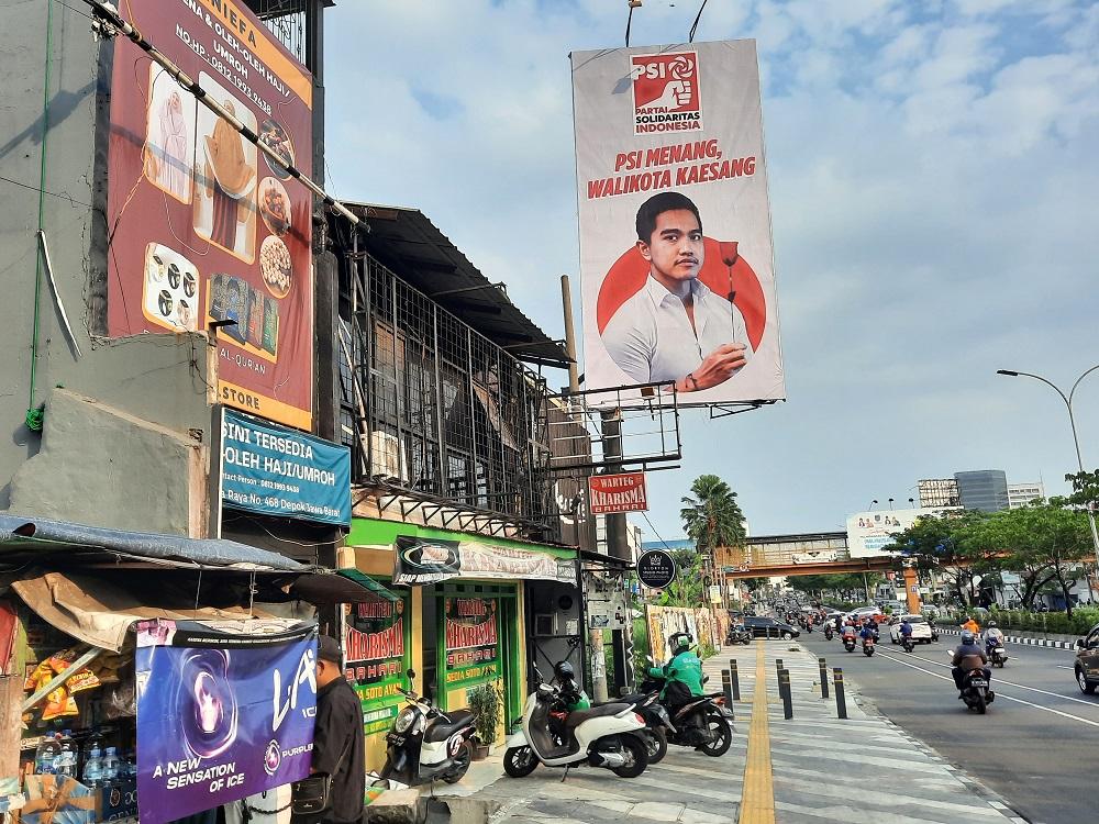 Baliho-bergambar-wajah-Kaesang-Pangarep-di-Kota-Depok.jpg
