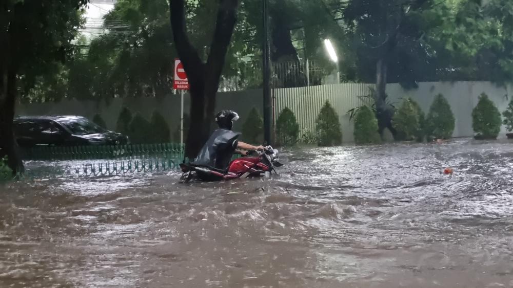 Banjir-di-kawasan-Darmawangsa-Kebayoran-Baru-Jakarta-Selatan-pada-Rabu-372024.jpg