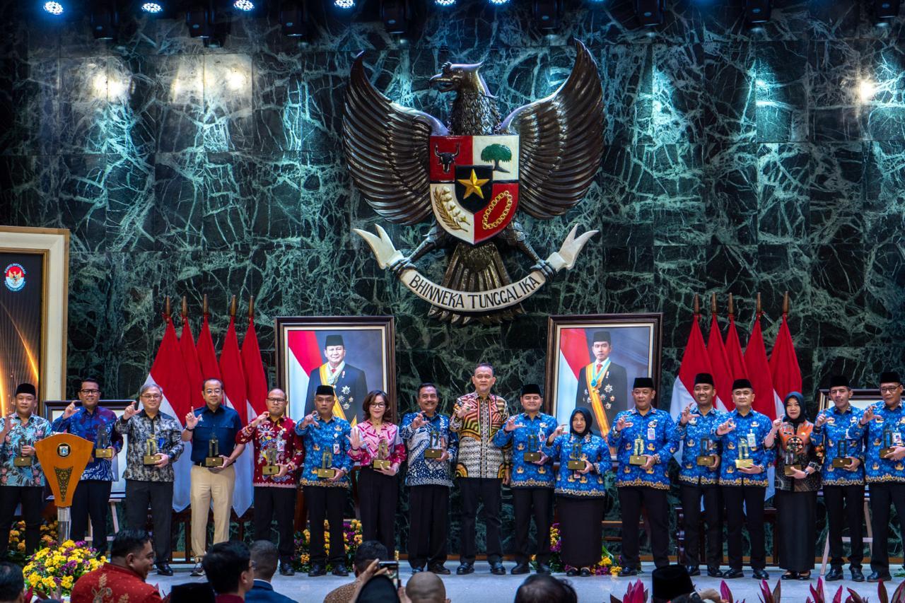 Bank Jakarta Raih Predikat Badan Publik Informatif pada Anugerah Keterbukaan Informasi Publik 2025