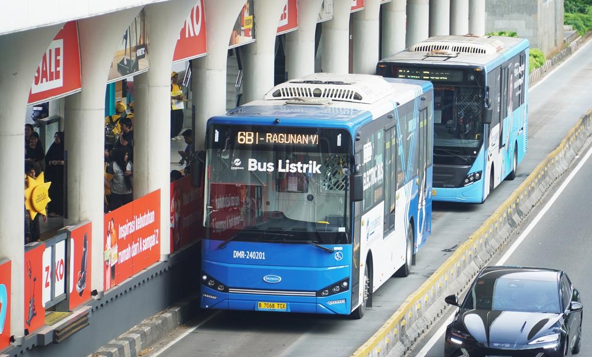 Bus-listrik-TransJakarta-di-Halte-Dukuh-Atas.jpg