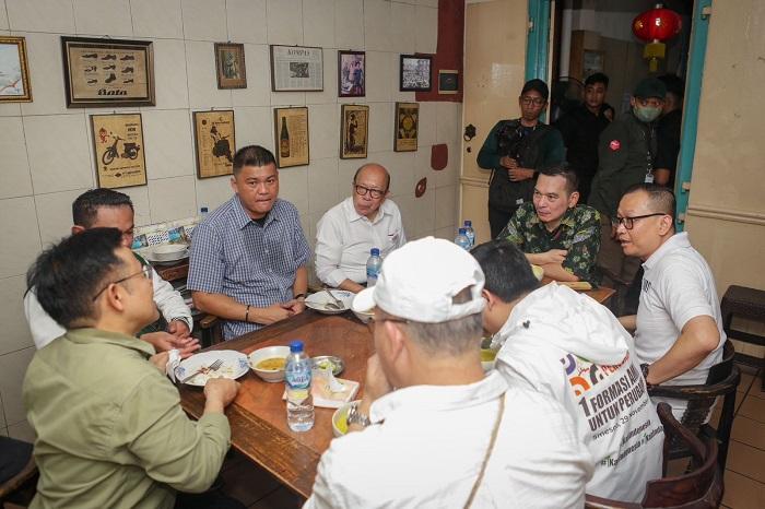 Cak-Imin-sambangi-kawasan-Chinatown-di-Glodok-Jakarta-Barat-Kamis-30112023.jpg