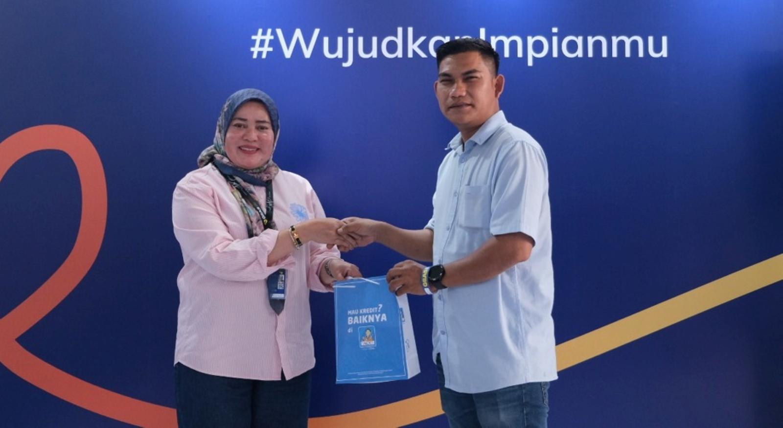 Chief-Operating-Officer-ACC-Devy-Santoso-Jayadi-bersama-Hari-pelaku-usaha-transportasi-asal-Bekasi.jpg