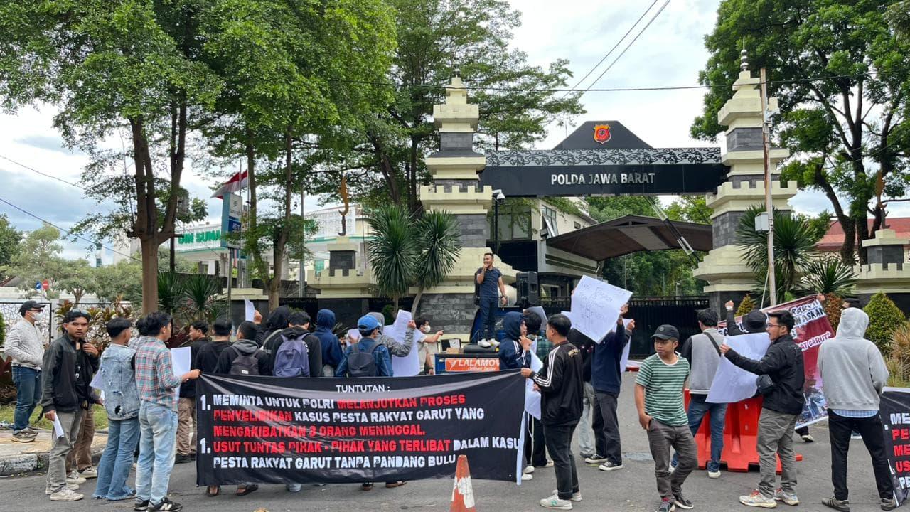 Demo-desak-penanganan-insiden-pesta-rakyat.jpg