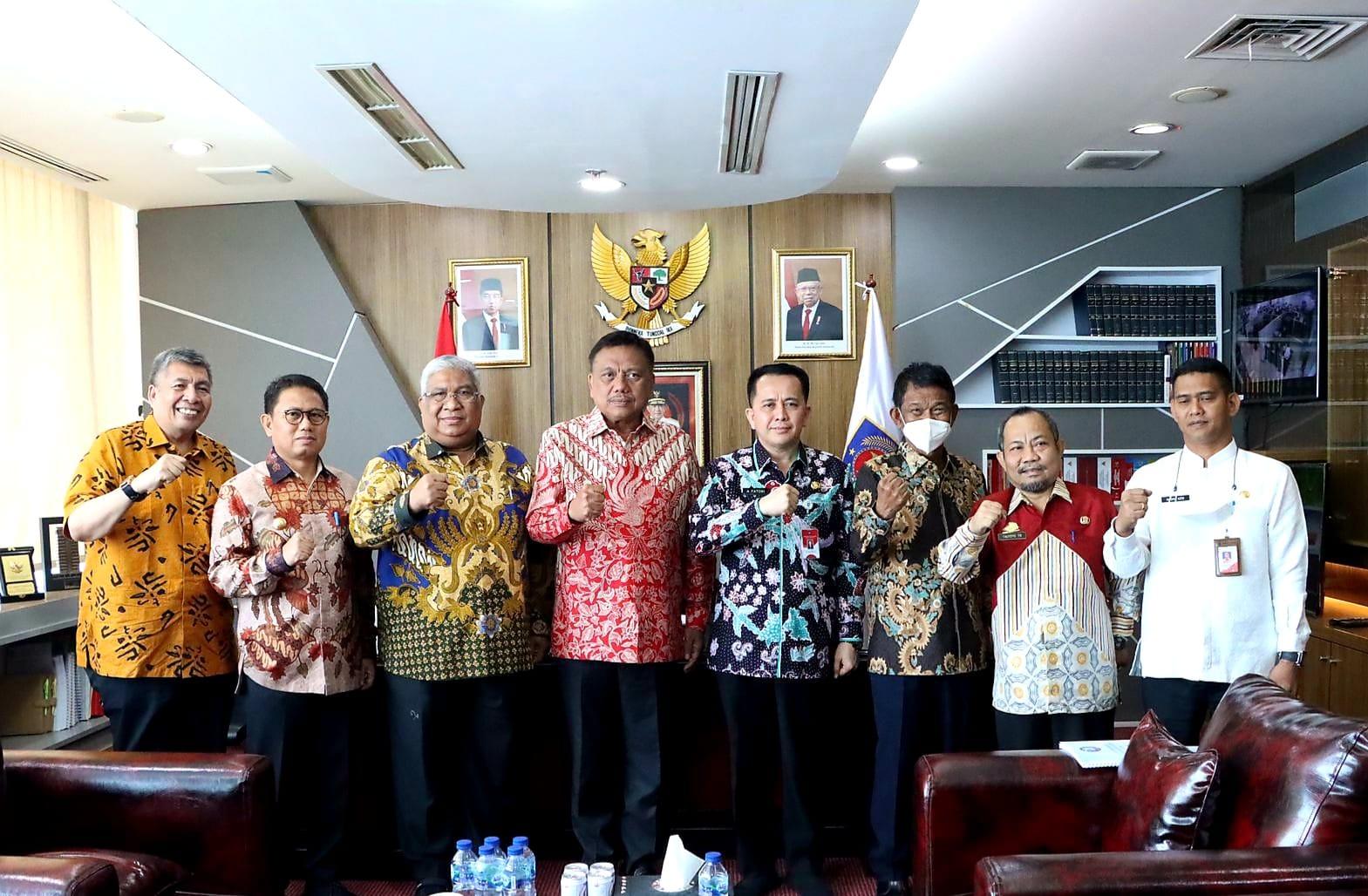 Dirjen Keuangan Daerah Kemendagri Bahas Keuangan dan Pembangunan Bersama Gubernur se-Sulawesi