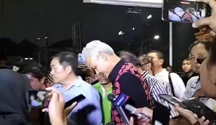 Ekspresi-Ganjar-Pranowo-saat-ditanyai-Kaesang-Pangarep-masuk-PSI.jpg