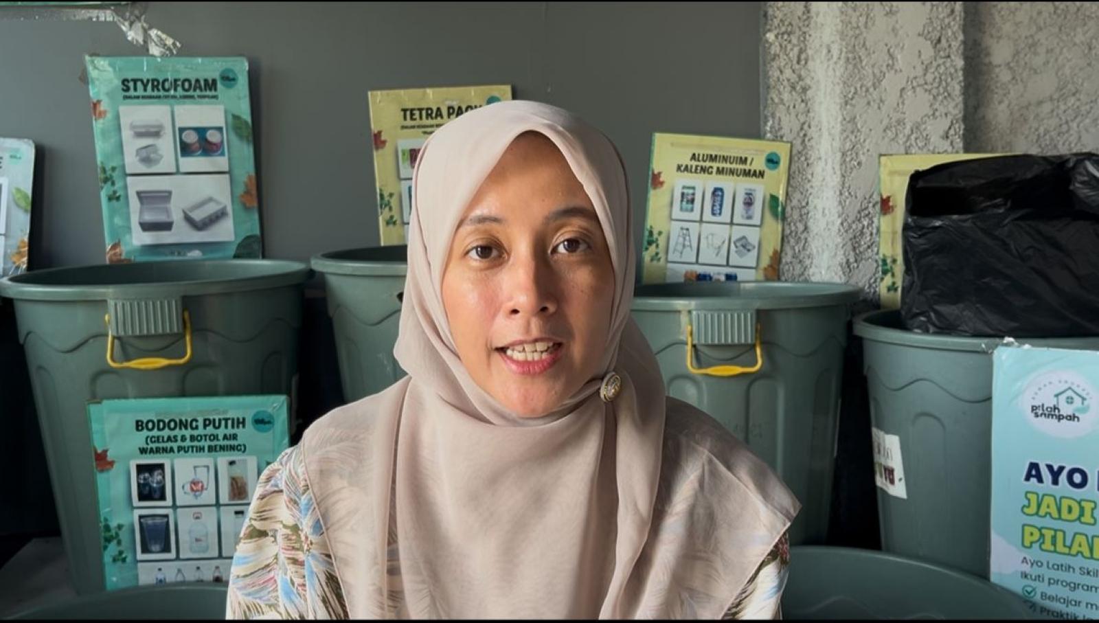 GERAKAN-PEMILAHAN-SAMPAH-Pendiri-Komunitas-Pilah-Sampah-Nahdya-Maulina.jpg