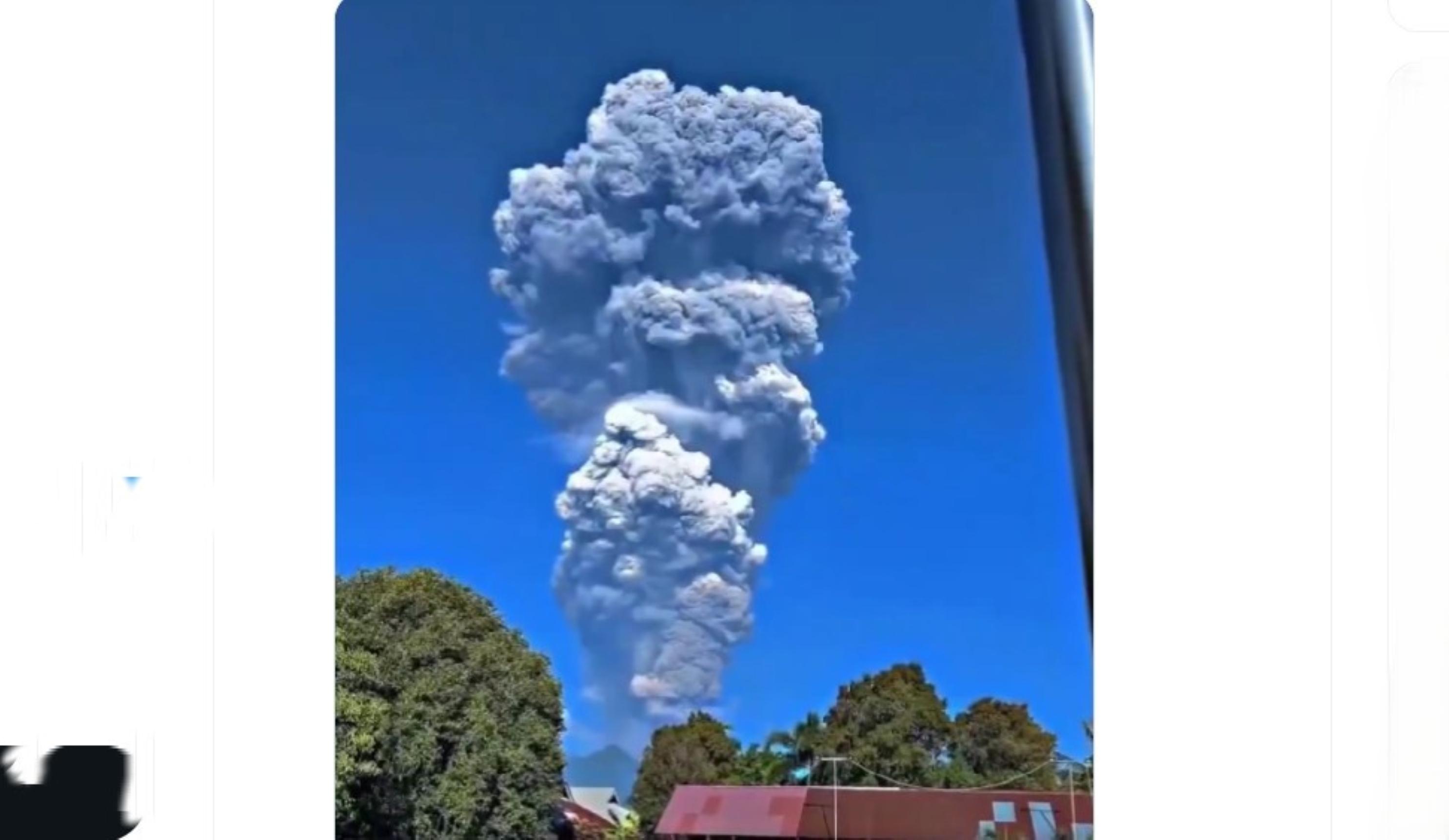 GUNUNG-DUKONO-ERUPSI.jpg