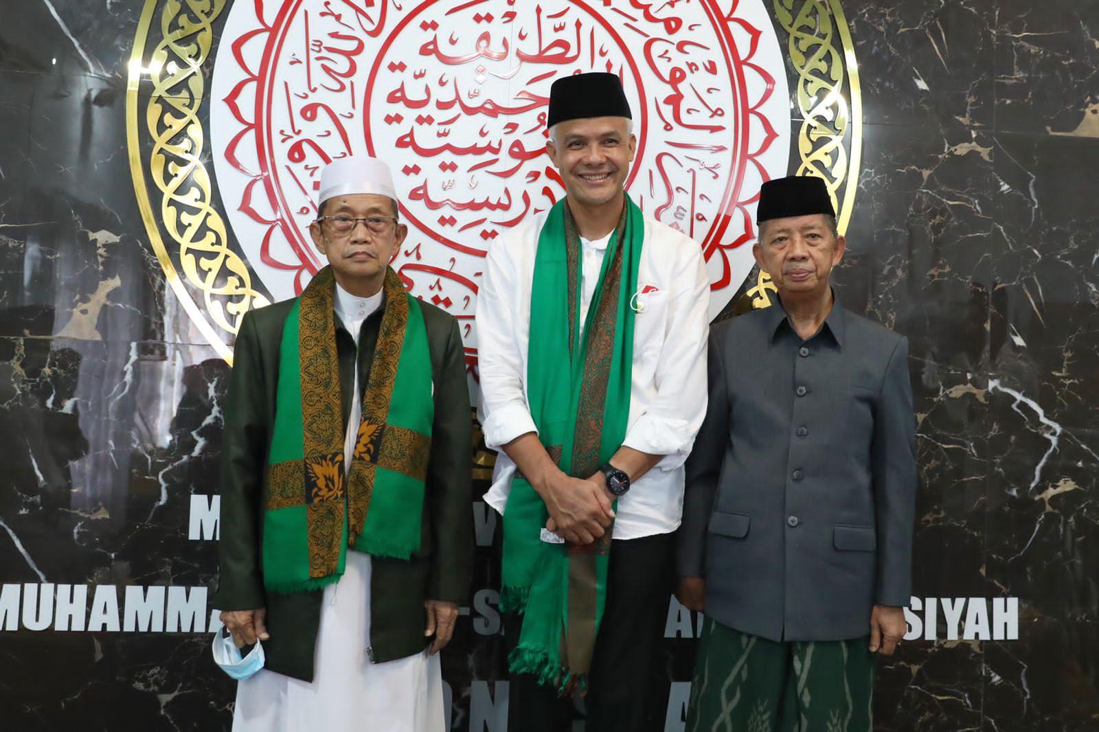 Ganjar-Sowan-ke-Ulama-Besar-NU-di-Makassar-KH-Anne-Gurutta-Haji-AGH-Dr-Baharuddin.jpg
