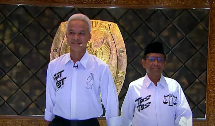 Gaya-busana-Ganjar-Pranowo-dan-Mahfud-MD-di-debat-Capres-Cawapres.jpg