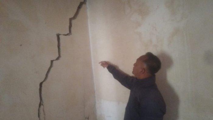 Gempa-Bumi-rusak-sebuah-rumah-di-Sukabumi.jpg