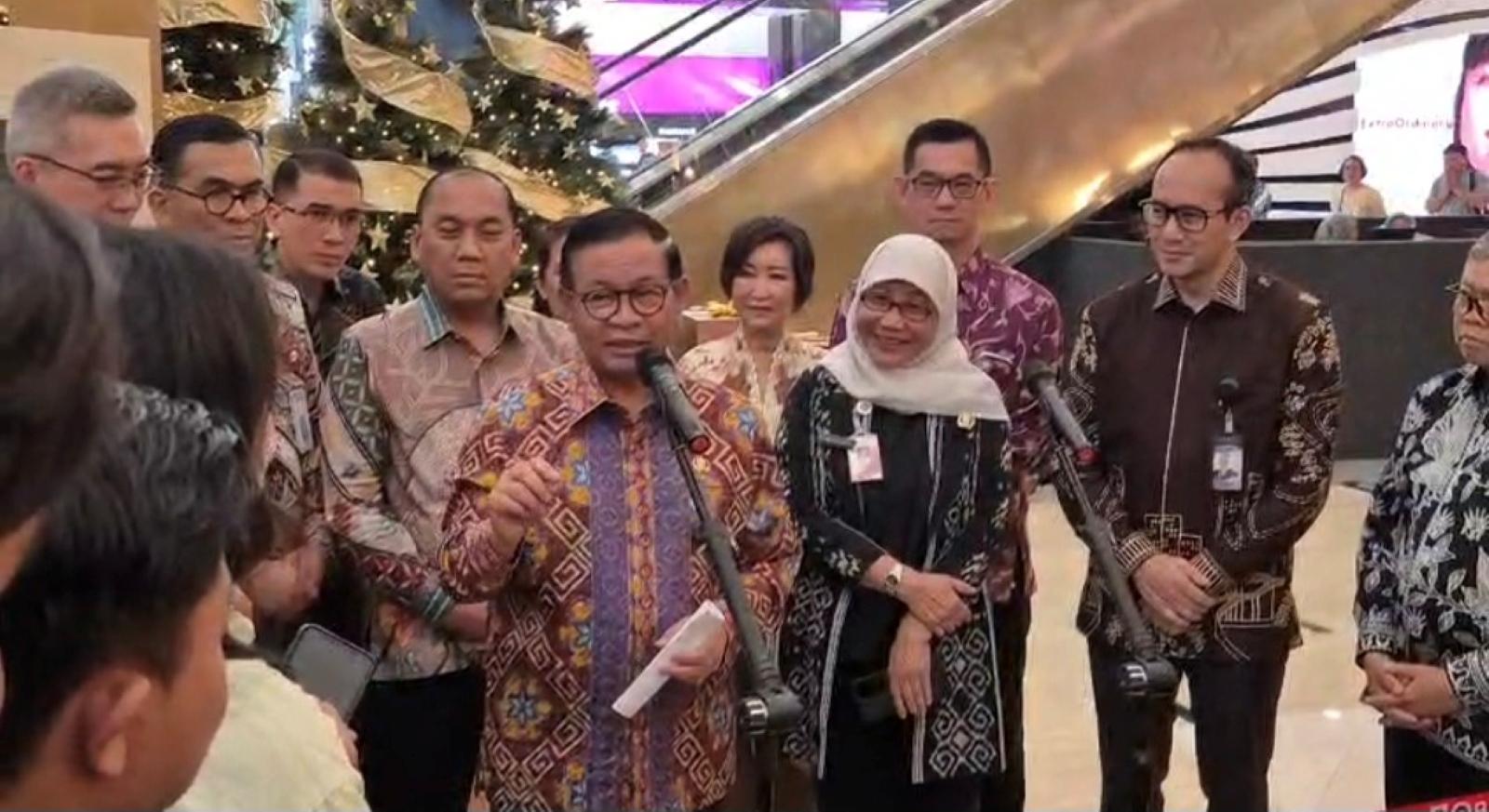Gubernur-DKI-Jakarta-Pramono-Anung-usai-Kick-Off-Lomba-Kemeriahan-Natal-dan-Tahun-baru.jpg