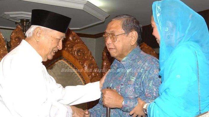 Gus-Dur-bertemu-Soeharto.jpg