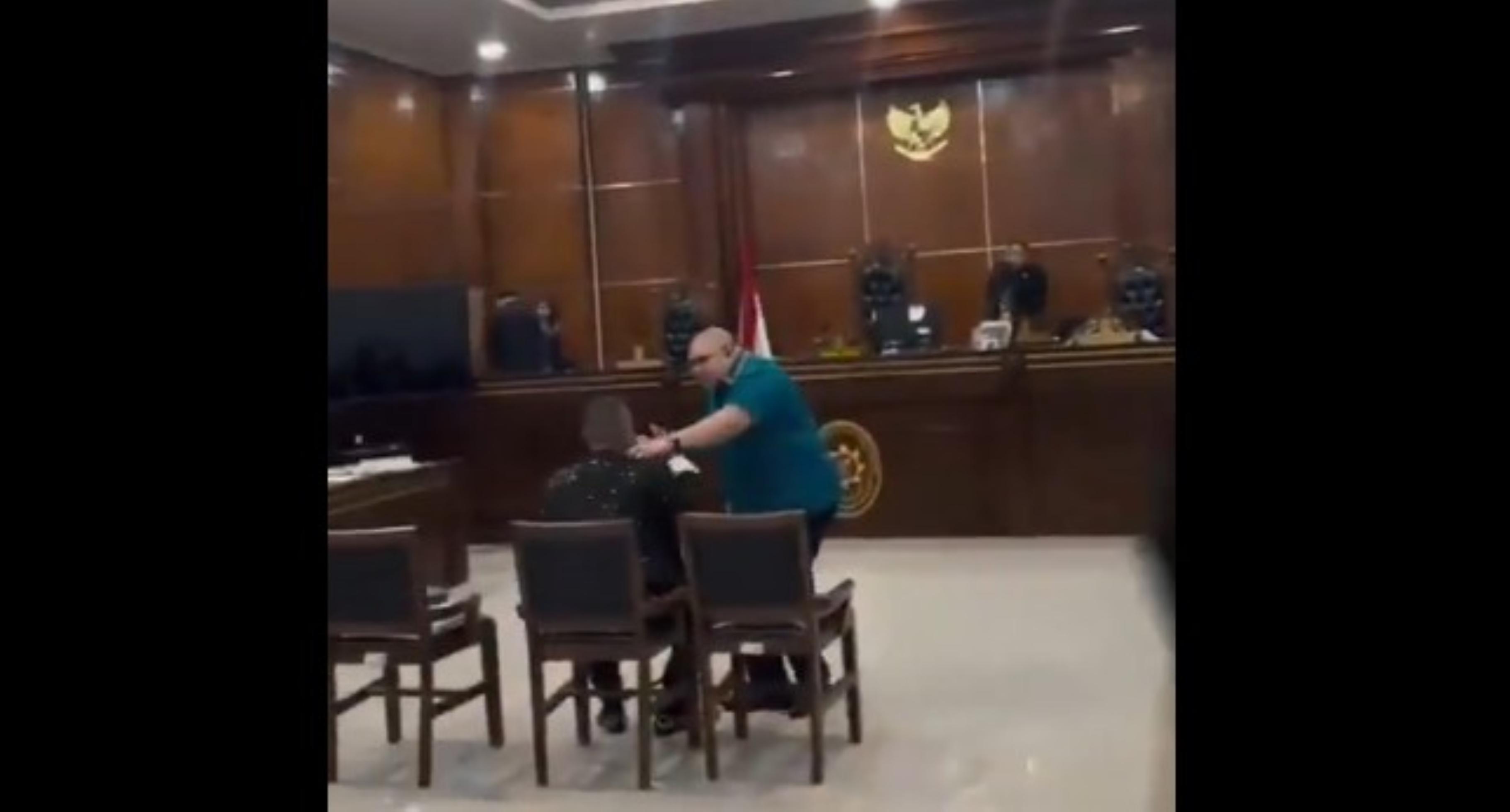 Razman Arif Nasution Bikin Ricuh Sidang Hotman Paris di PN Jakut, Profesi Pengacaranya Disinggung