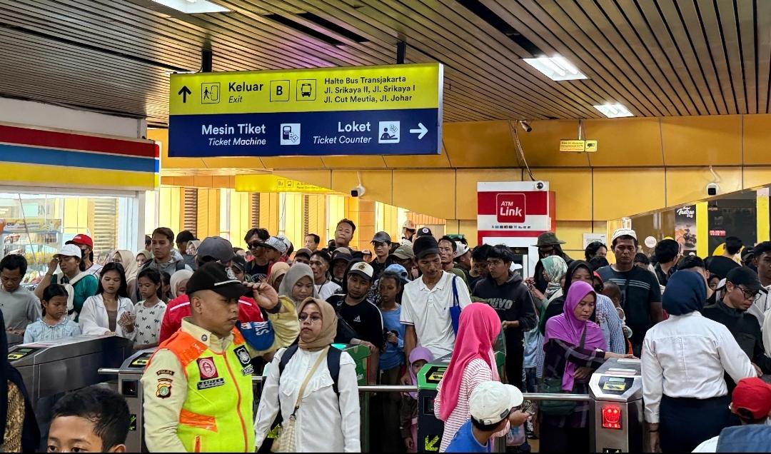 HUT-TNI-Suasana-Stasiun-Gondangdia-Menteng-Jakarta-Pusat-pada-Minggu-5102025.jpg