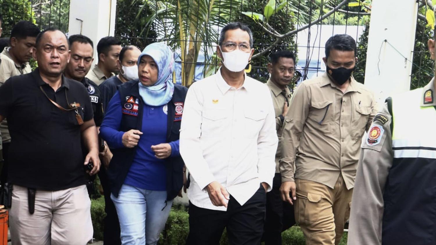 Heru-Budi-Hartono-Tinjau-Lokasi-Pengungsian-Korban-Kebakaran-Depo-Plumpang-Pertamina.jpg