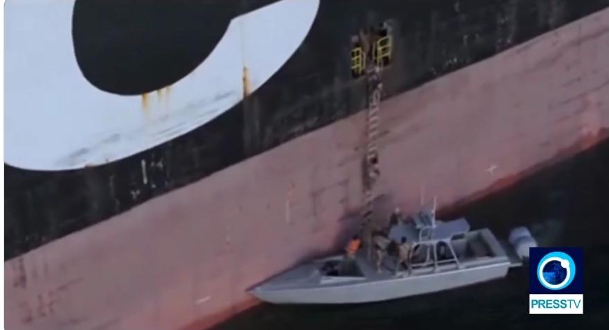 Iran-Selat-Hormuz-kapal-kargo.jpg