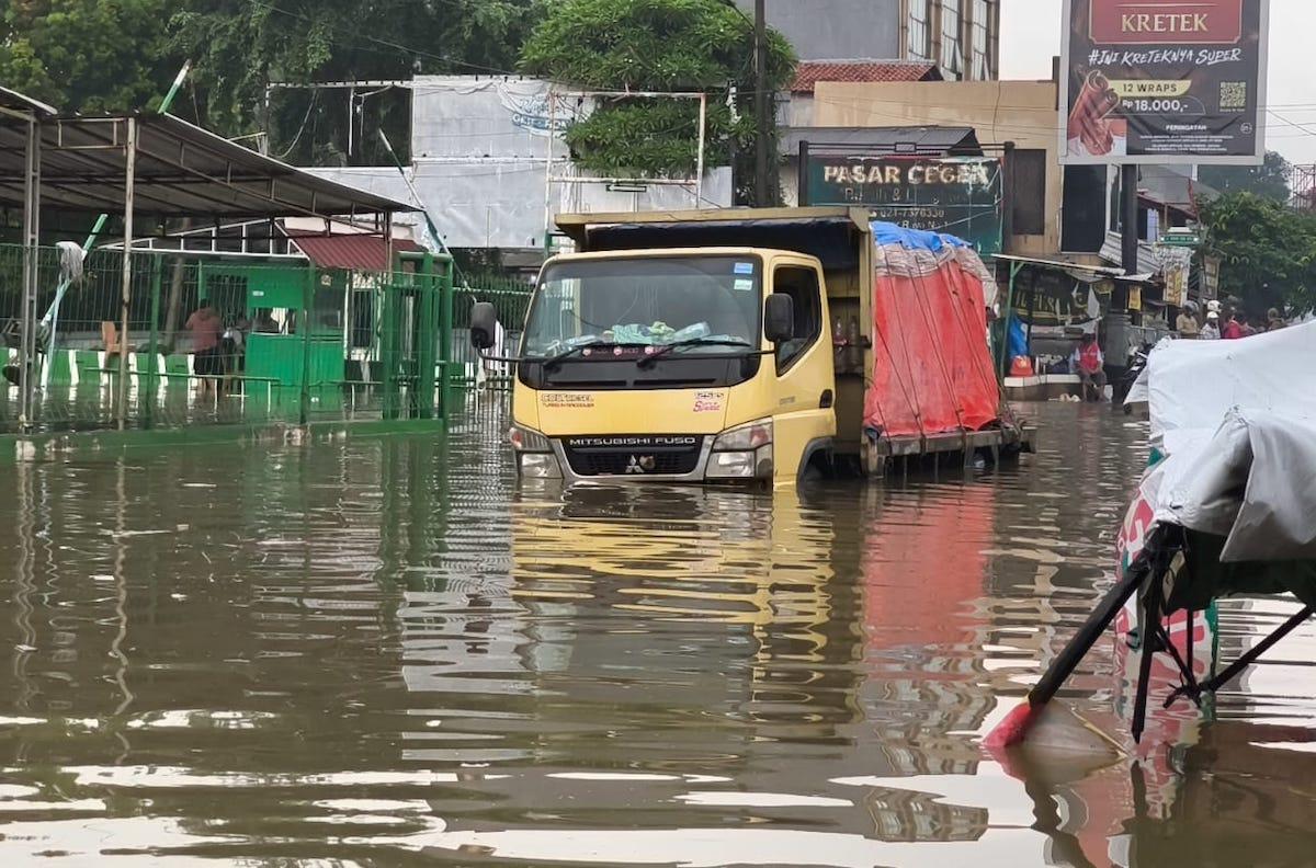 Jalan-Ceger-Raya-terendam-banjir45.jpg