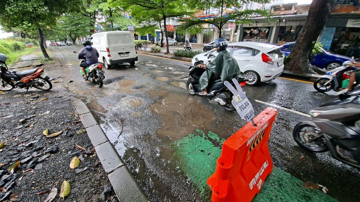 Jalan-Juanda-Depok-rusak-parah.jpg