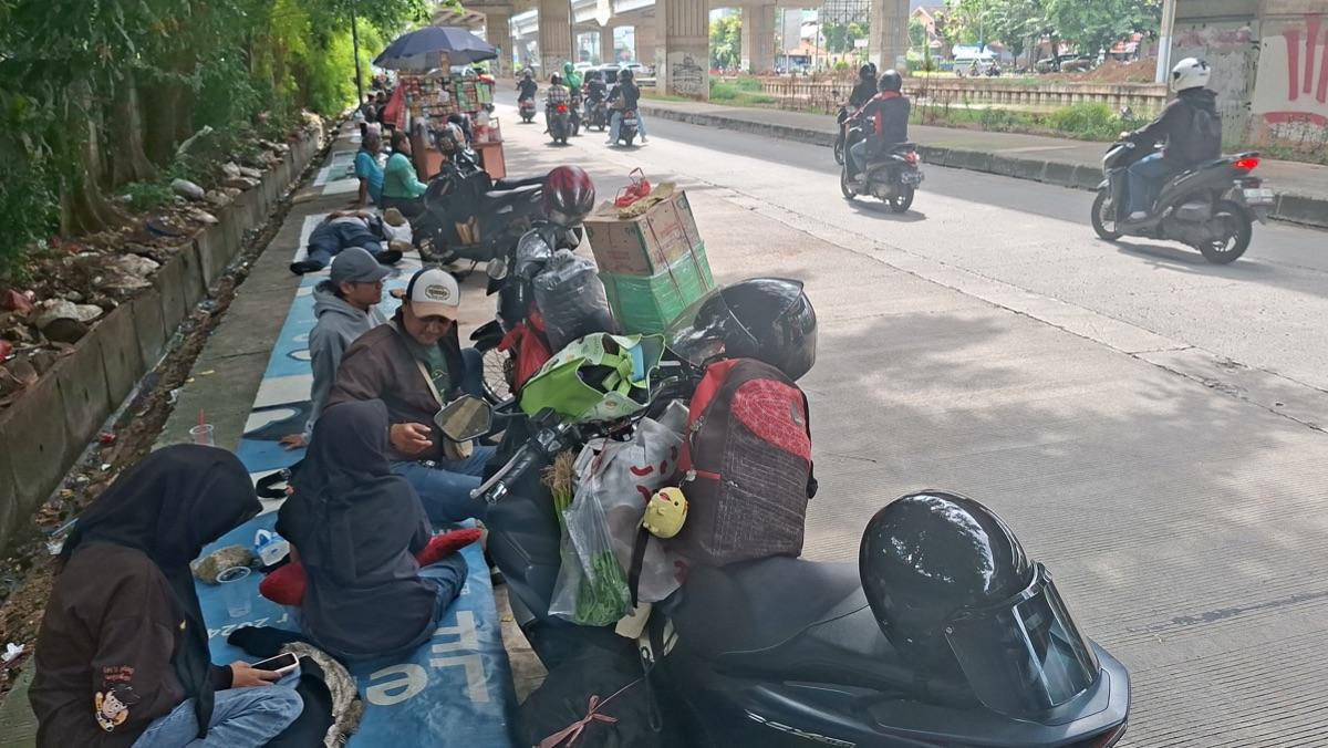 Kendaraan Roda 2 Dominasi Jalur Kalimalang Bekasi Arah Jakarta, Lalu Lintas Pemudik Ramai Lancar