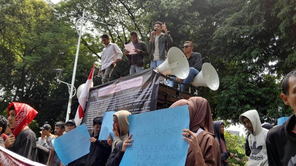 Jaringan-Pemuda-Mahasiswa-Nusantara-JPMN-di-depan-kantor-KLHK-pada-Rabu-2952024.jpg
