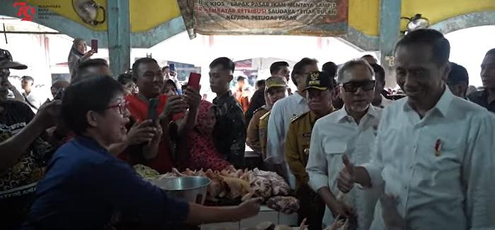 Momen Jokowi Blusukan Cek Harga Sembako di Kalimantan Tengah, Begini Reaksinya!