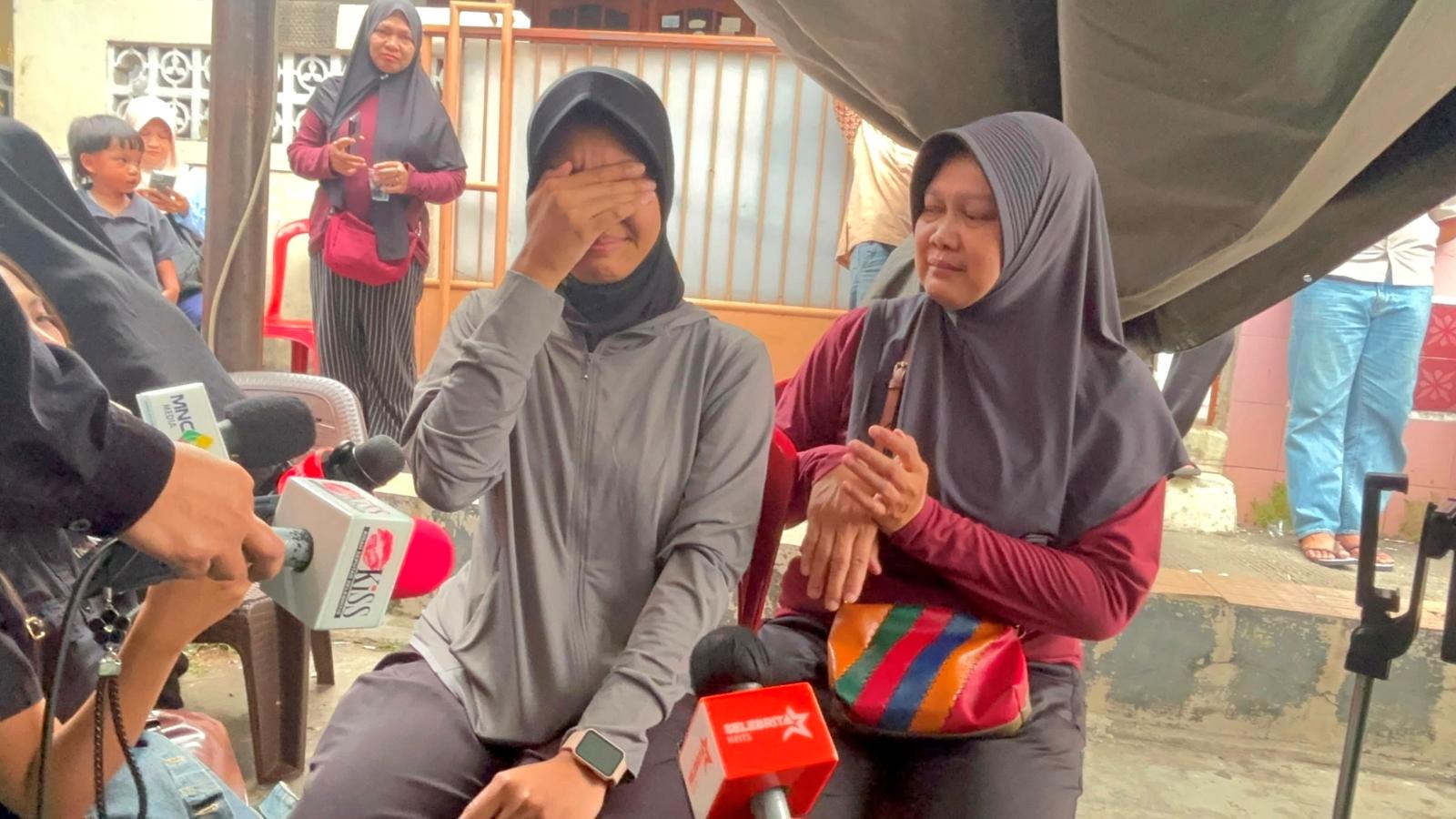 Putri Temon Menangis Kenang Sosok Ayahanda, Ungkap Sempat Dampingi Saat Wisuda - Wartakotalive.com