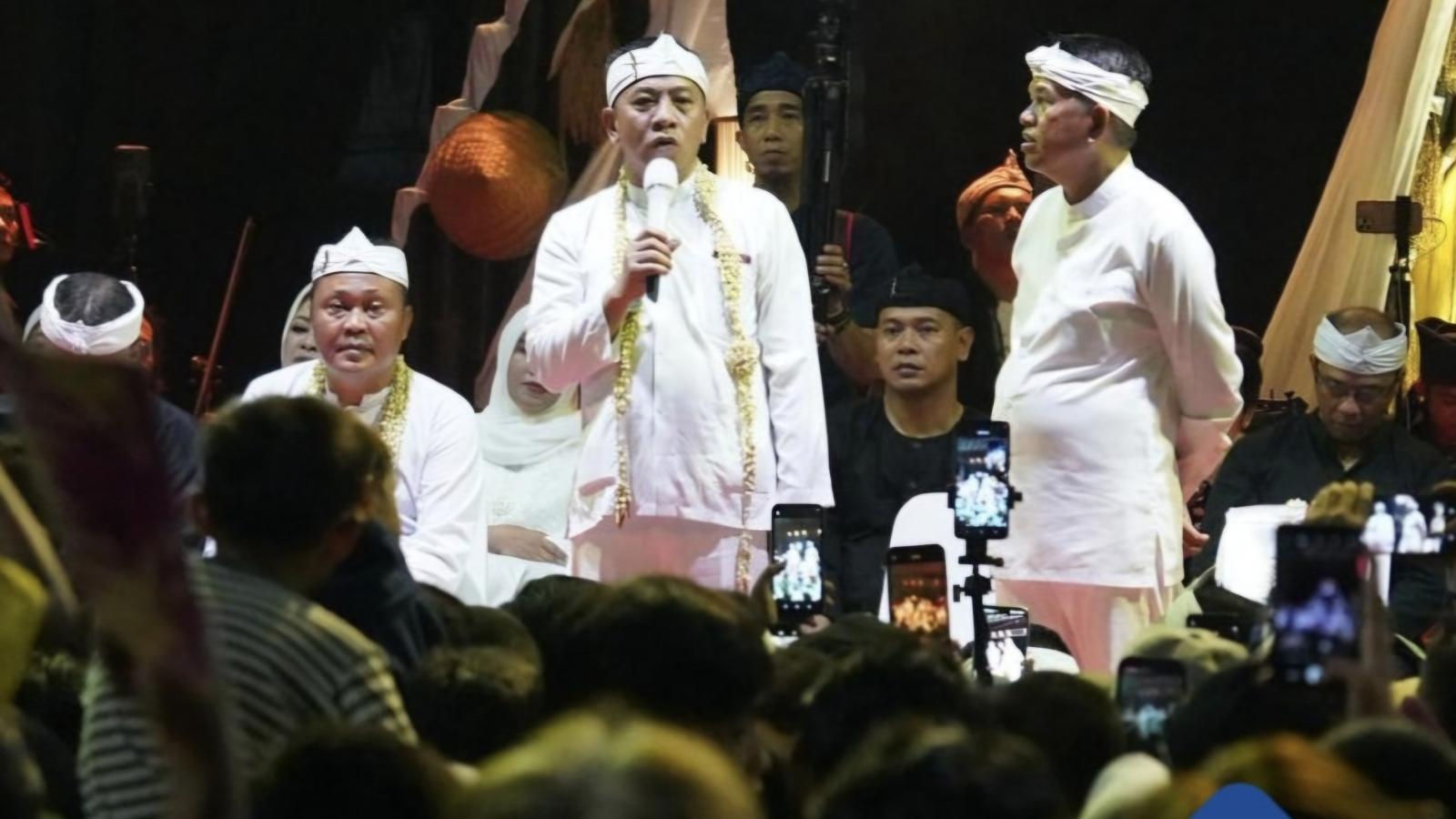 KIRAB-MAHKOTA-BINOKASIH-3.jpg