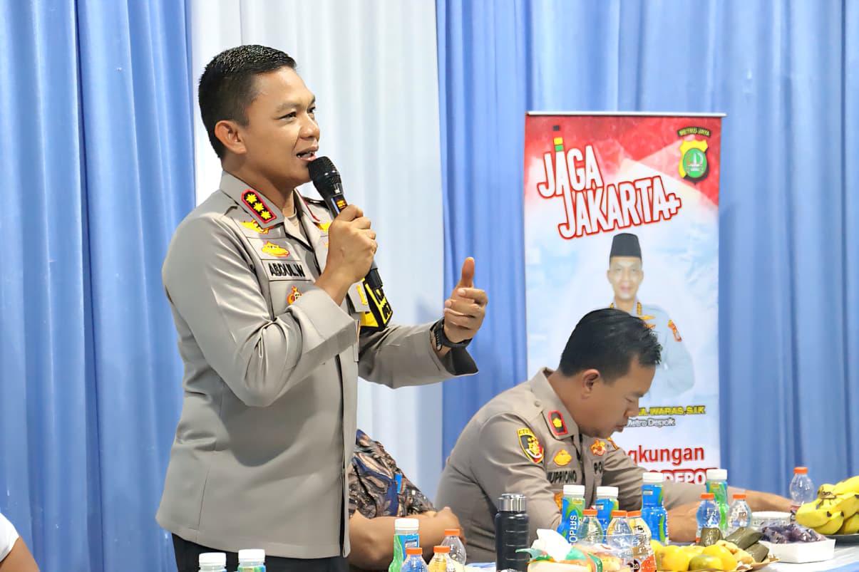 Kapolres-Metro-Depok-Kombes-Pol-Abdul-Waras-dalam-kegiatan-ngopi-kamtibmas.jpg