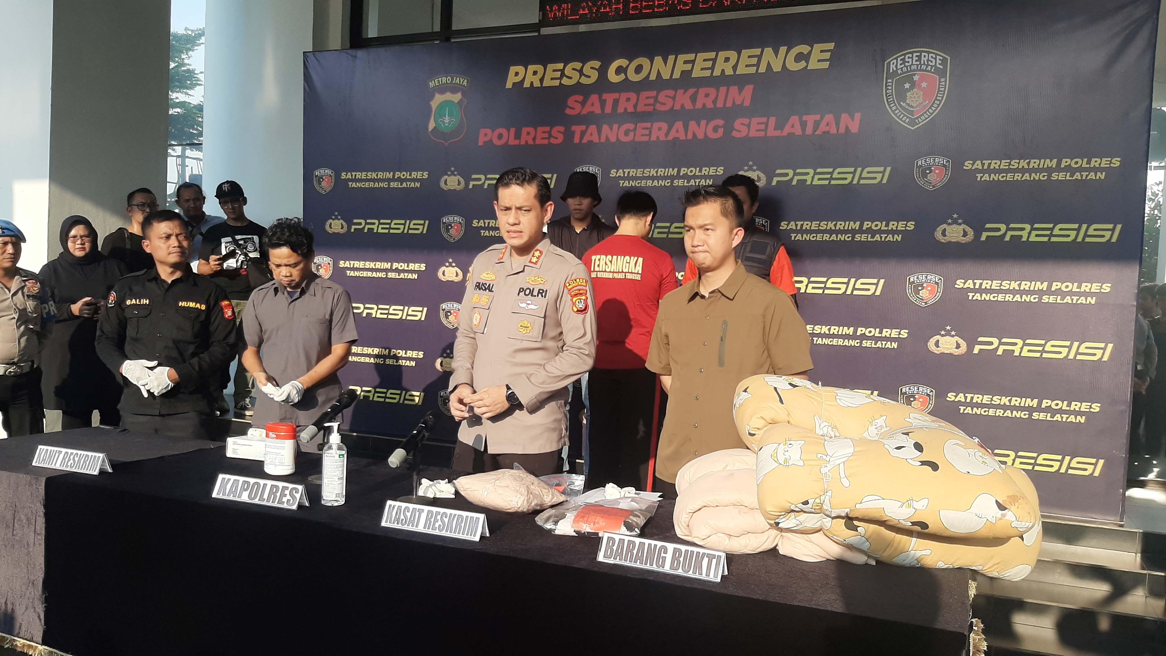 Kapolres-Tangerang-Selatan-AKBP-Faisal-Febrianto-menjelaskan-soal-keadaan-korban-istri-hamil.jpg