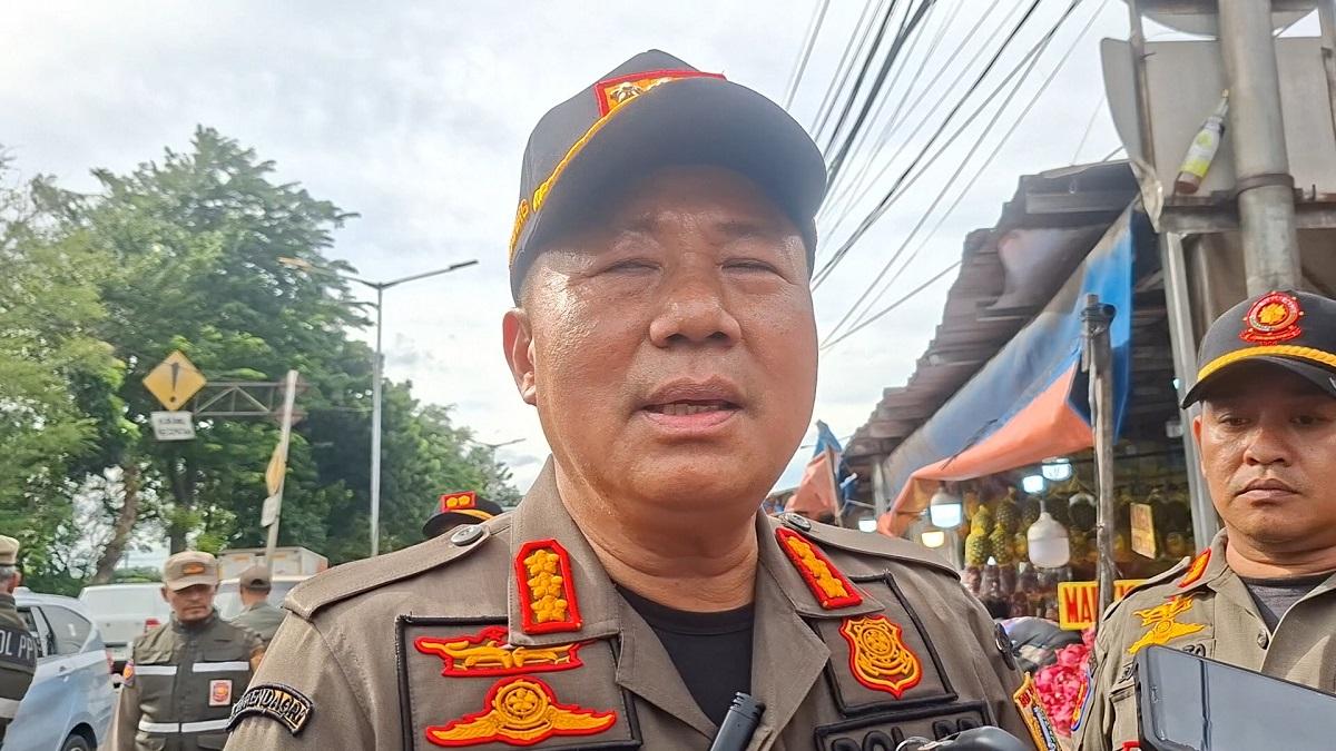 Usai Tertibkan Trotoar dari PKL, Anggota Satpol PP Jaktim Jaga Kawasan Kramat Jati