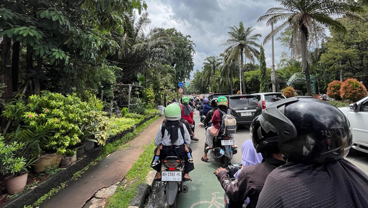 Kemacetan-di-Ragunan-Kamis-siang.jpg