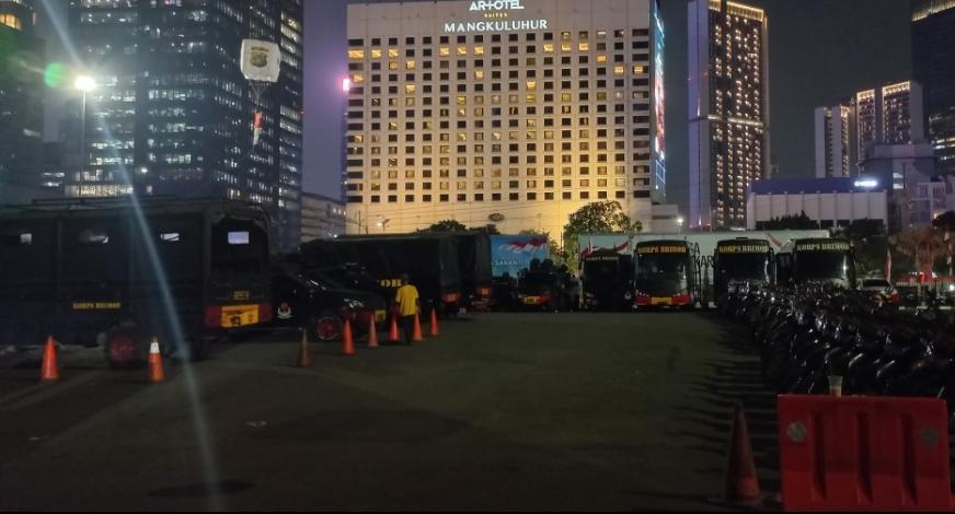 Pasca Penggeledahan, Puluhan Kendaraan Taktis Brimob Disiagakan di Polda Metro Jaya - Wartakotalive.com