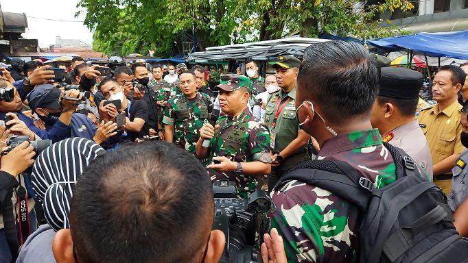 Kepala-Staf-TNI-Angkatan-Darat-Jenderal-Dudung-Abdurrahman-Memberikan-Apresiasi.jpg