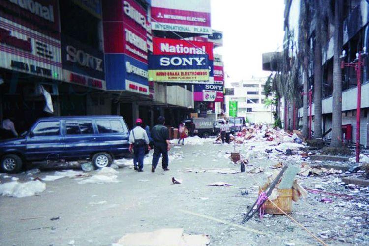 Kerusuhan-1998-di-Jakarta.jpg