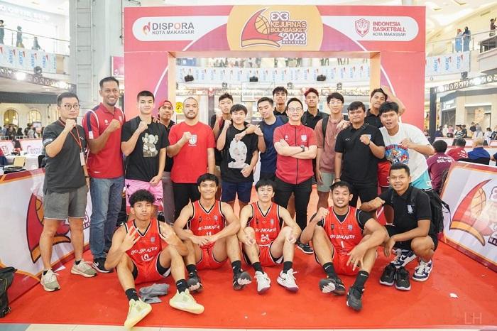 Ketua-Perbasi-DKI-Jakarta-Lexyndo-Hakim-bersama-atlet-basket-Ibu-Kota.jpg