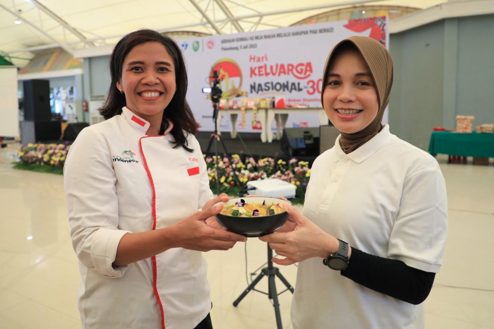 Ketua-TP-PKK-Jawa-Tengah-Siti-Atikoh-saat-menghadiri-Gerakan-Kembali-ke-Meja-Makan.jpg