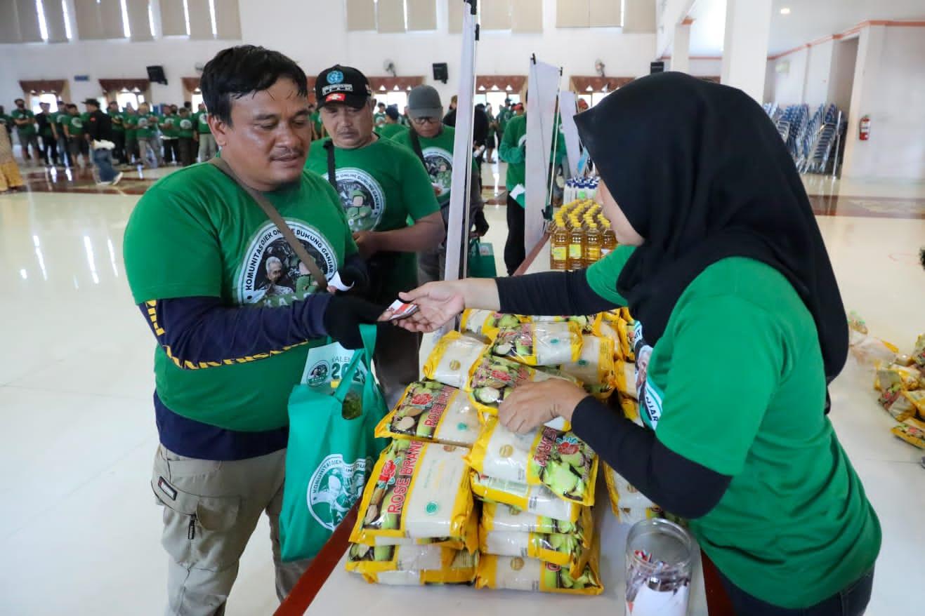 Gelar Bazar Oli hingga Sembako Murah, Komunitas Ojol Indonesia Solider Bantu Rekan se-Profesi