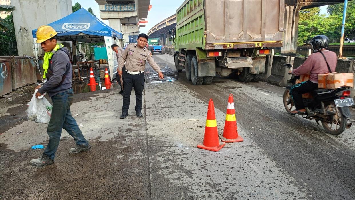 Diduga Terpeleset, Pengendara Motor Tewas Terlindas Trailer di Pademangan Jakut