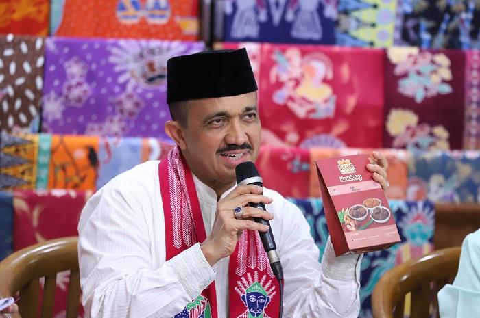 M-Anwar-tengah-mempromosikan-produk-dalam-event-JBL.jpg