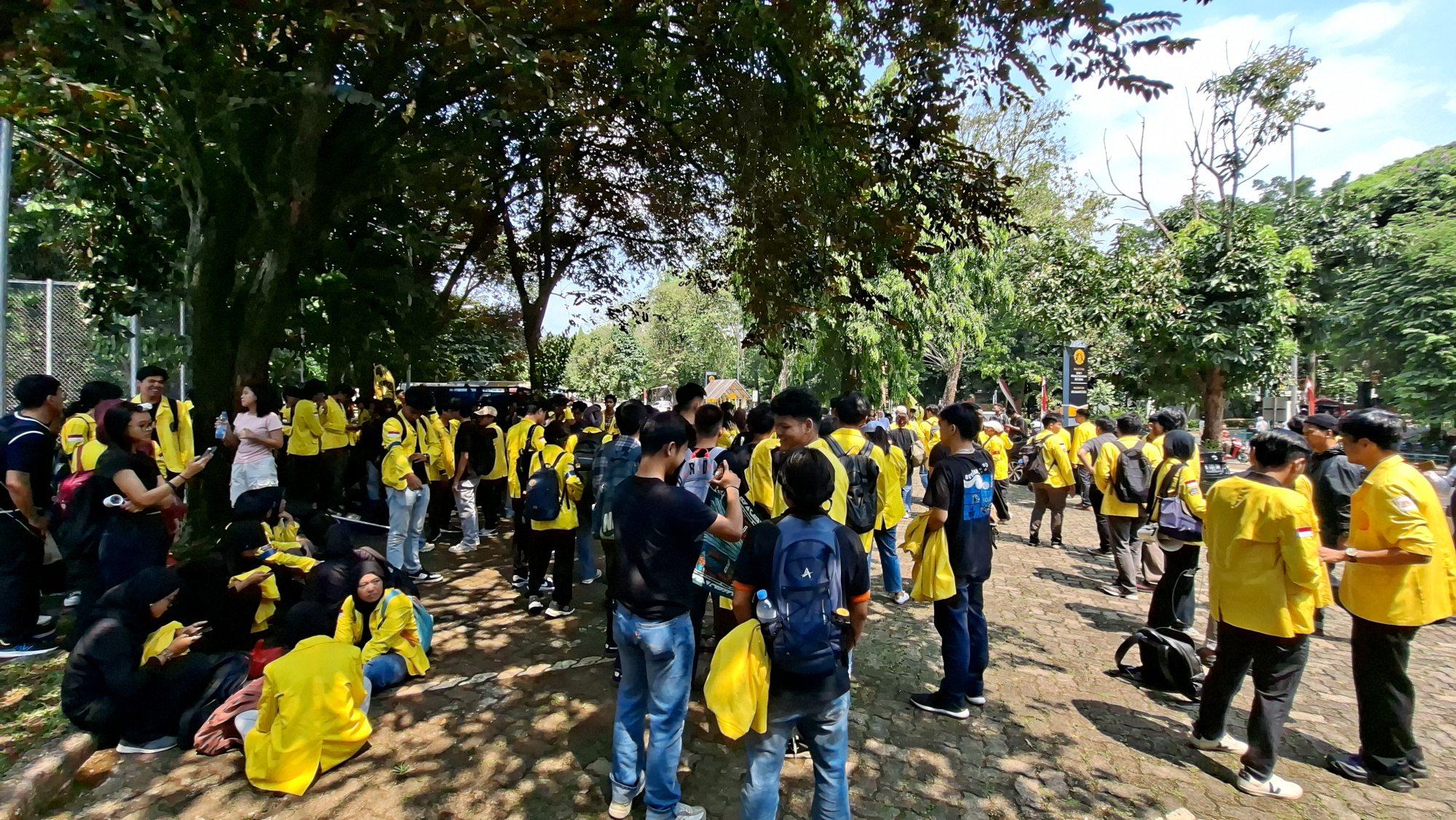 Imbas Driver Ojol Tewas Terlindas Rantis Brimob, 800 Mahasiswa UI Demo ke Markas Polda Metro