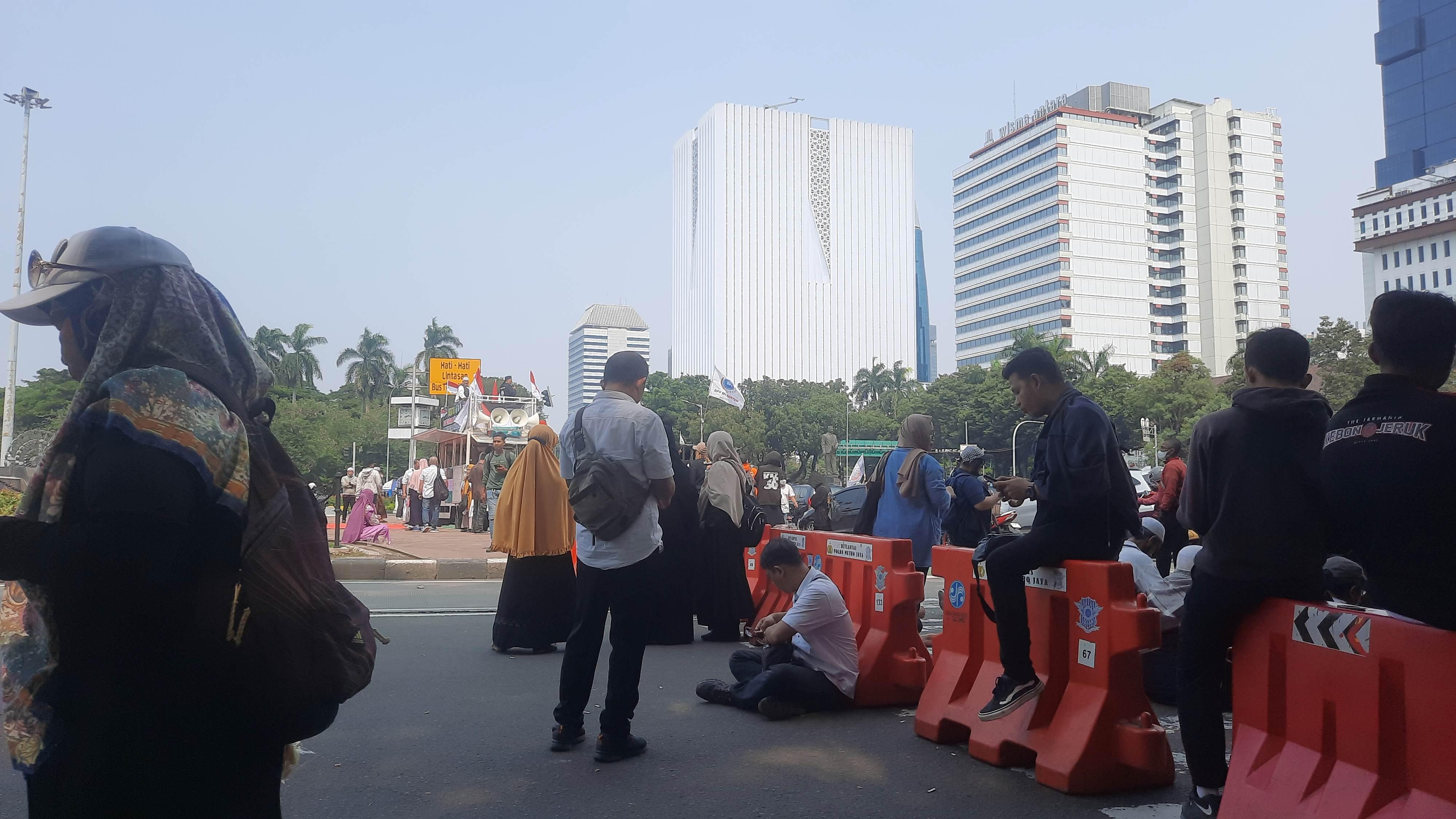 Massa-PA-212-mulai-berdatangan-ke-kawasan-Patung-Kuda-Jakpus-Senin-2032023.jpg