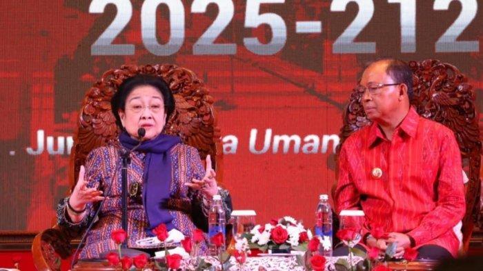 Megawati-Soekarnoputeri-dengan-I-wayan-Koster.jpg