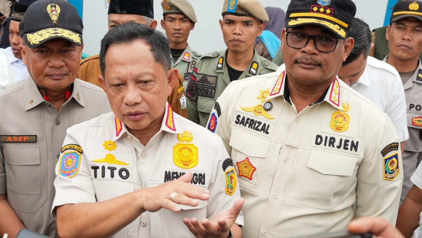 Mendagri-Tito-Karnavian-dan-Kepala-Pos-Komando-Wilayah-PRR-Aceh-Safrizal-ZA.jpg